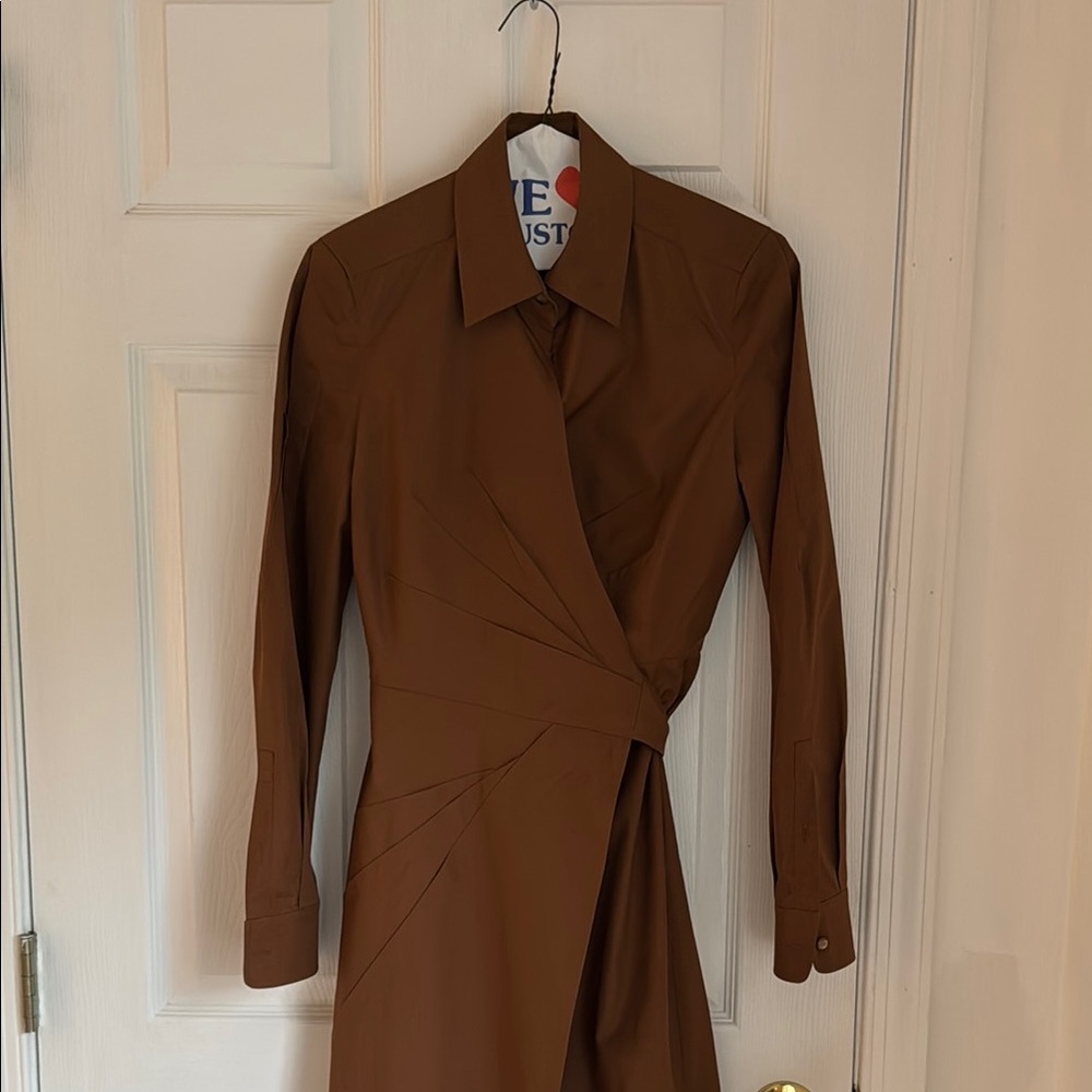 SOLD Spring 2025 MaxMara Wrap Dress - Picture 2 of 7